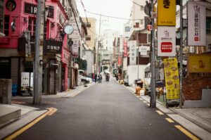 在张力中扎根真理