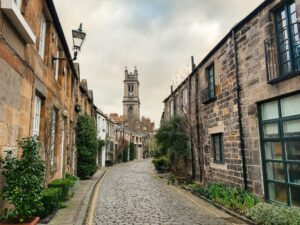 以代祷活出彼此相爱的生命